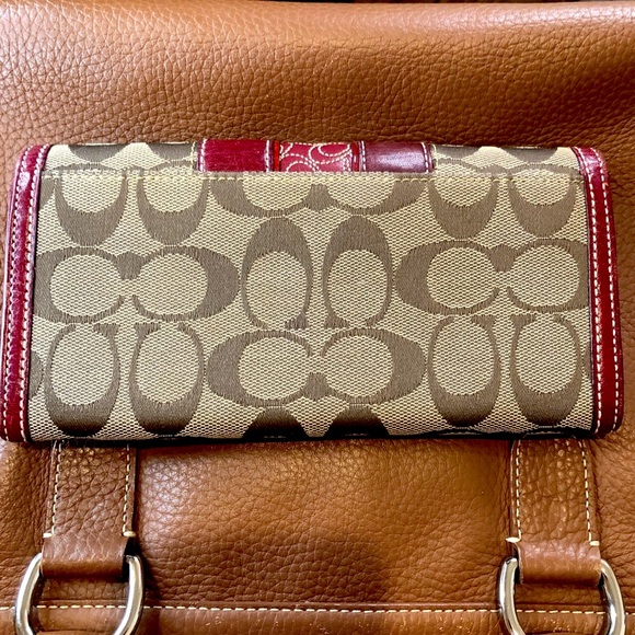 COACH Hampton Signature C Canvas and Red Crimson TriFold Wallet Vintage Rare - Picture 2 of 13